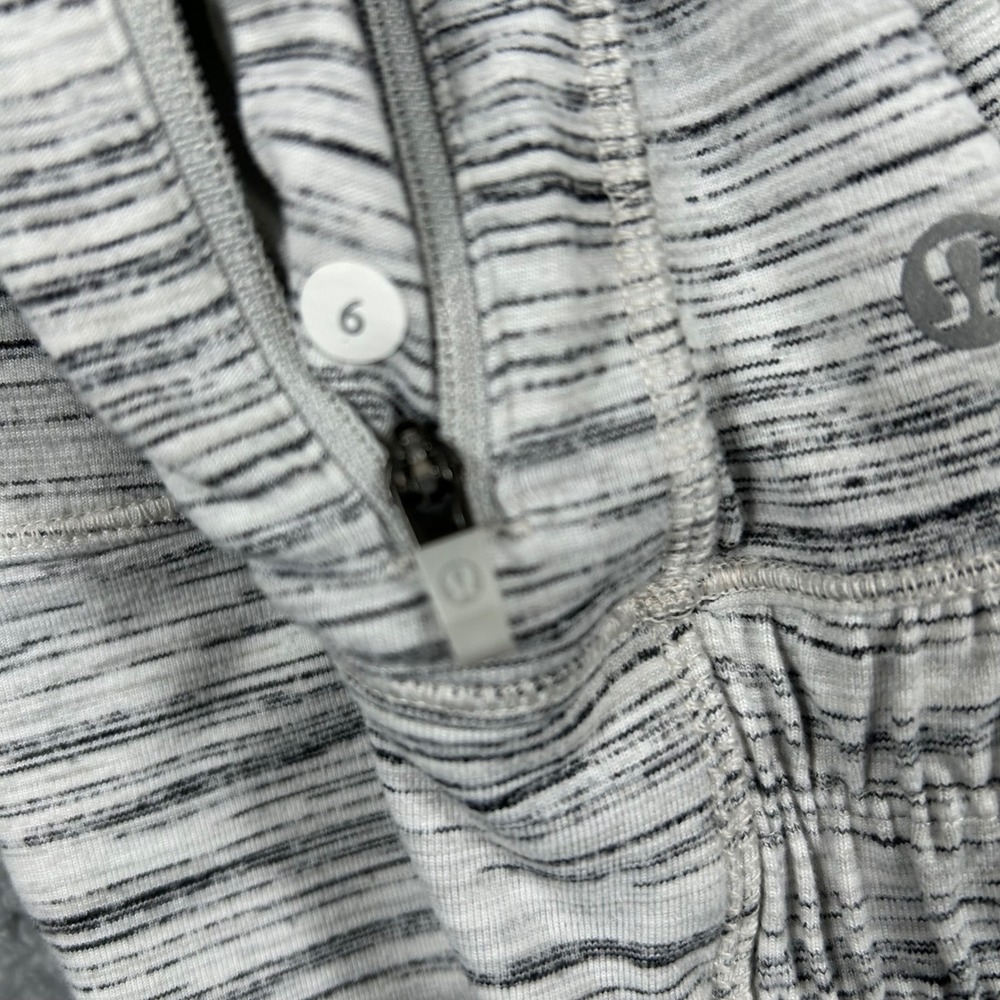 Lululemon Think Fast Hoodie Grey White Space Dye Thumbholes Size 6 Stretch - Picture 7 of 8